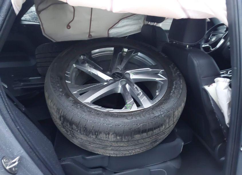 Photo 8 of 2024 Volkswagen Atlas CROSS SPORT 2.0T SEL R-LINE (VIN 1V2AE2CA6RC252092)