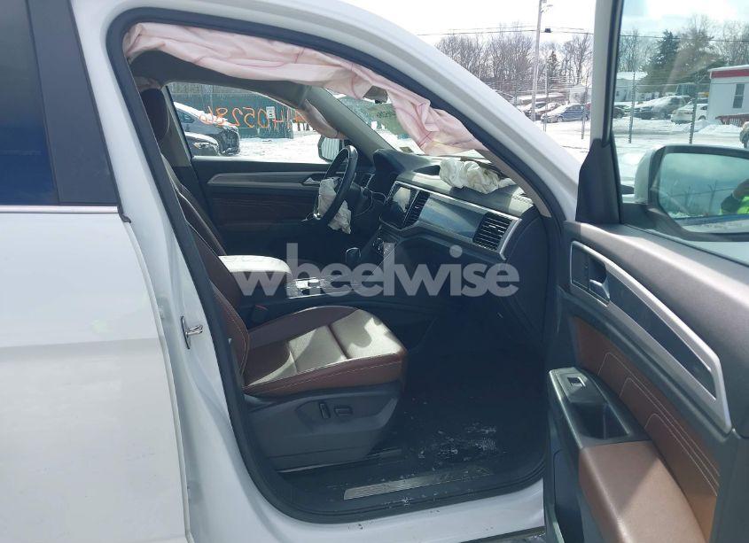 Photo 5 of 2022 Volkswagen Atlas 3.6L V6 SEL R-LINE (VIN 1V2AR2CA1NC528998)