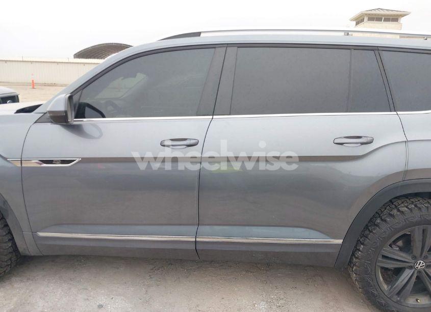 Photo 14 of 2022 Volkswagen Atlas 3.6L V6 SEL R-LINE (VIN 1V2AR2CA1NC546112)