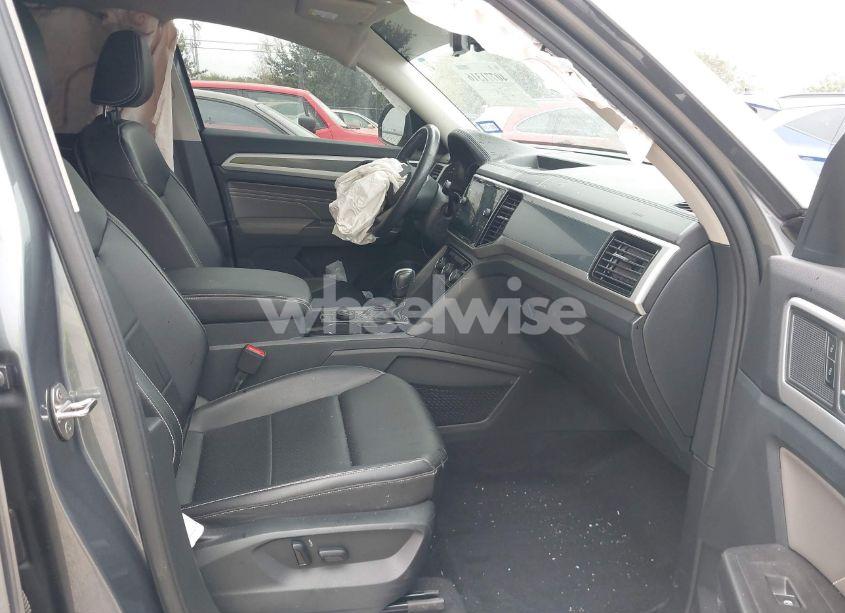 Photo 5 of 2022 Volkswagen Atlas 3.6L V6 SEL R-LINE (VIN 1V2AR2CA1NC546112)