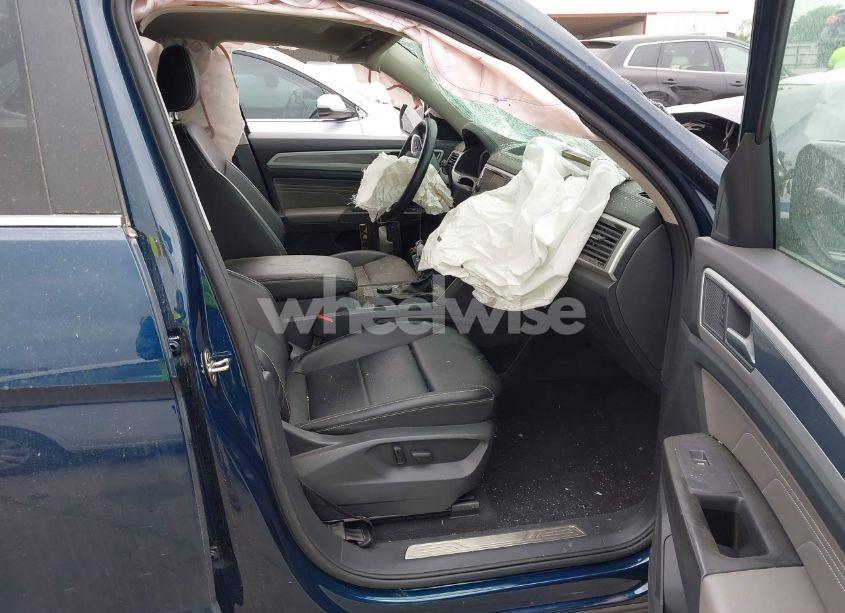 Photo 5 of 2022 Volkswagen Atlas 3.6L V6 SEL R-LINE (VIN 1V2AR2CA6NC505619)