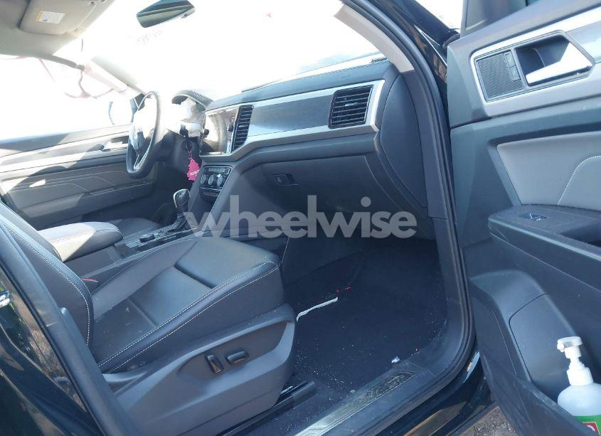 Photo 5 of 2022 Volkswagen Atlas 3.6L V6 SEL R-LINE (VIN 1V2AR2CA9NC505811)