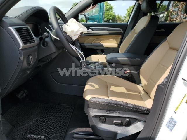Photo 2 of 2021 VOLKSWAGEN ATLAS CROSS SPORT SEL (VIN 1V2BC2CA5MC210337)