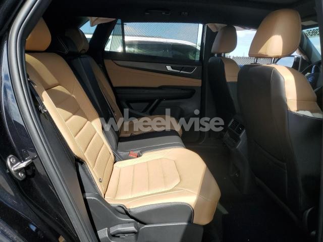 Photo 2 of 2024 VOLKSWAGEN ATLAS CROSS SPORT SEL (VIN 1V2BE2CA3RC211231)