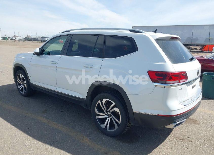 Photo 3 of 2022 Volkswagen Atlas 2.0T SEL (VIN 1V2BP2CA9NC535465)