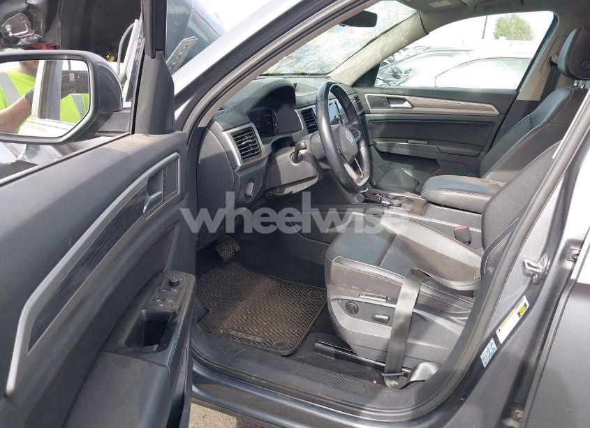 Photo 5 of 2021 Volkswagen Atlas 3.6L V6 SEL (VIN 1V2BR2CA2MC520525)