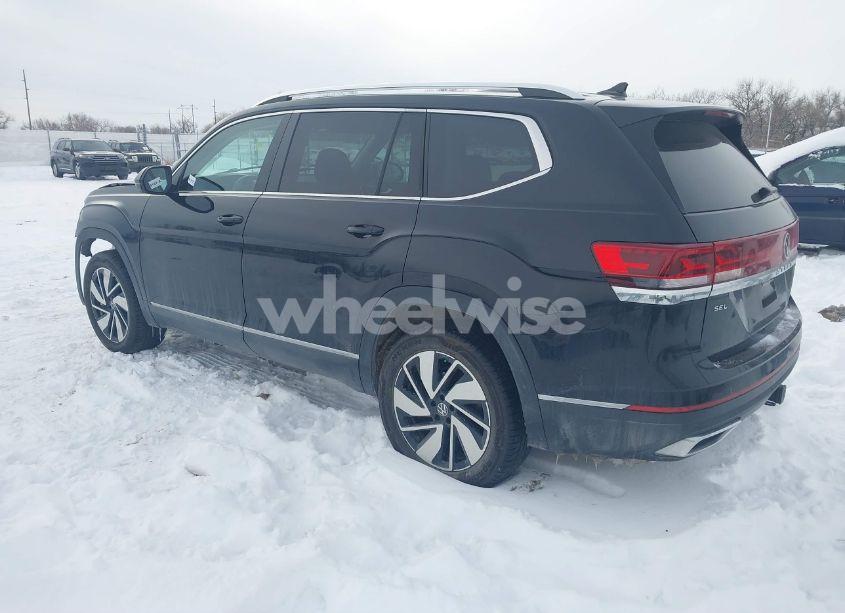 Photo 3 of 2024 Volkswagen Atlas 2.0T SEL (VIN 1V2BR2CA3RC513283)
