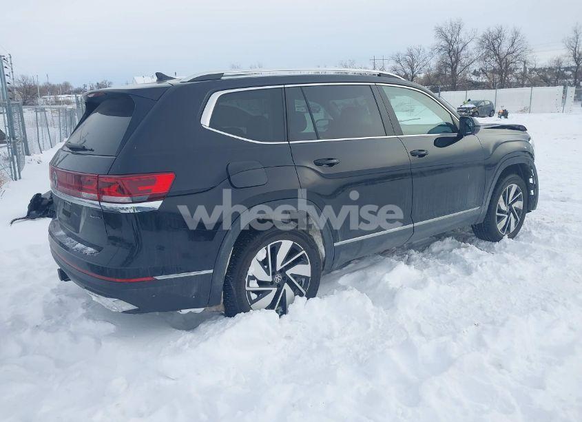 Photo 4 of 2024 Volkswagen Atlas 2.0T SEL (VIN 1V2BR2CA3RC513283)