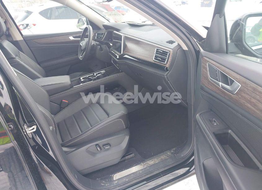 Photo 5 of 2024 Volkswagen Atlas 2.0T SEL (VIN 1V2BR2CA3RC513283)