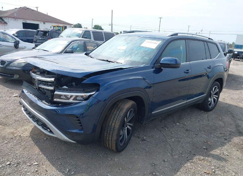 Photo 2 of 2022 Volkswagen Atlas 3.6L V6 SEL (VIN 1V2BR2CA4NC500228)