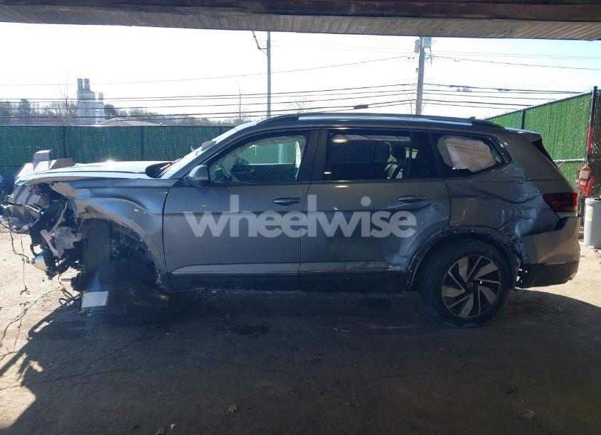Photo 15 of 2024 Volkswagen Atlas 2.0T SEL (VIN 1V2BR2CA4RC513888)