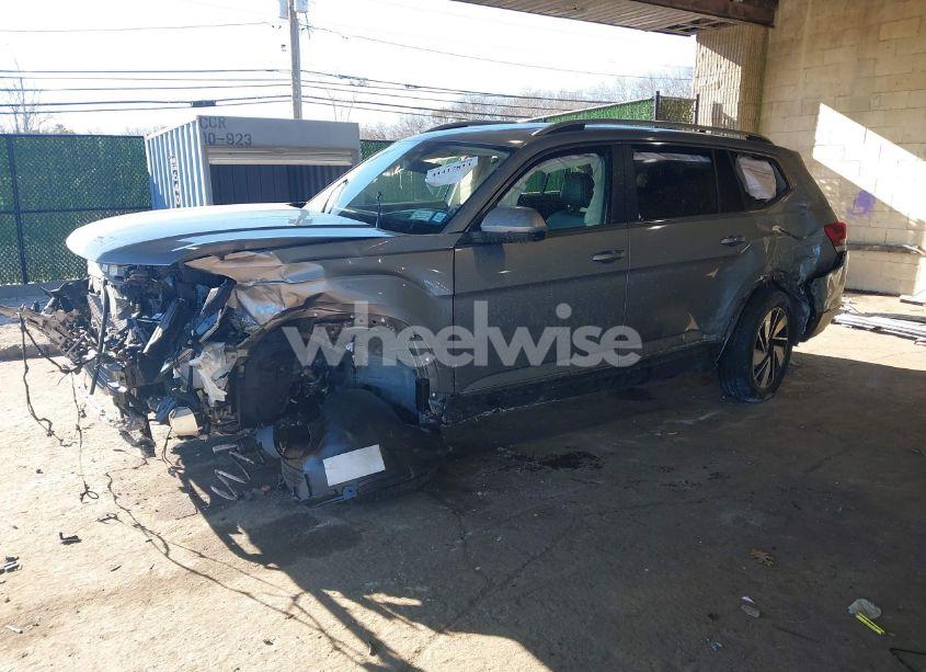 Photo 2 of 2024 Volkswagen Atlas 2.0T SEL (VIN 1V2BR2CA4RC513888)