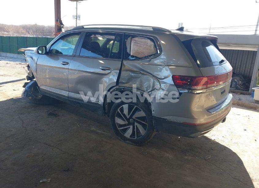 Photo 3 of 2024 Volkswagen Atlas 2.0T SEL (VIN 1V2BR2CA4RC513888)