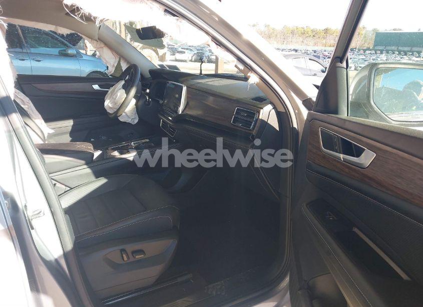 Photo 5 of 2024 Volkswagen Atlas 2.0T SEL (VIN 1V2BR2CA4RC513888)