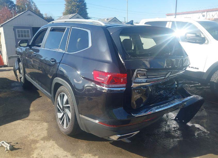 Photo 3 of 2024 Volkswagen Atlas 2.0T SEL (VIN 1V2BR2CA6RC517277)