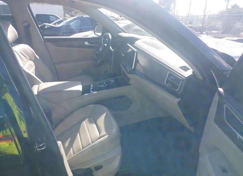 Photo 5 of 2024 Volkswagen Atlas 2.0T SEL (VIN 1V2BR2CA6RC517277)