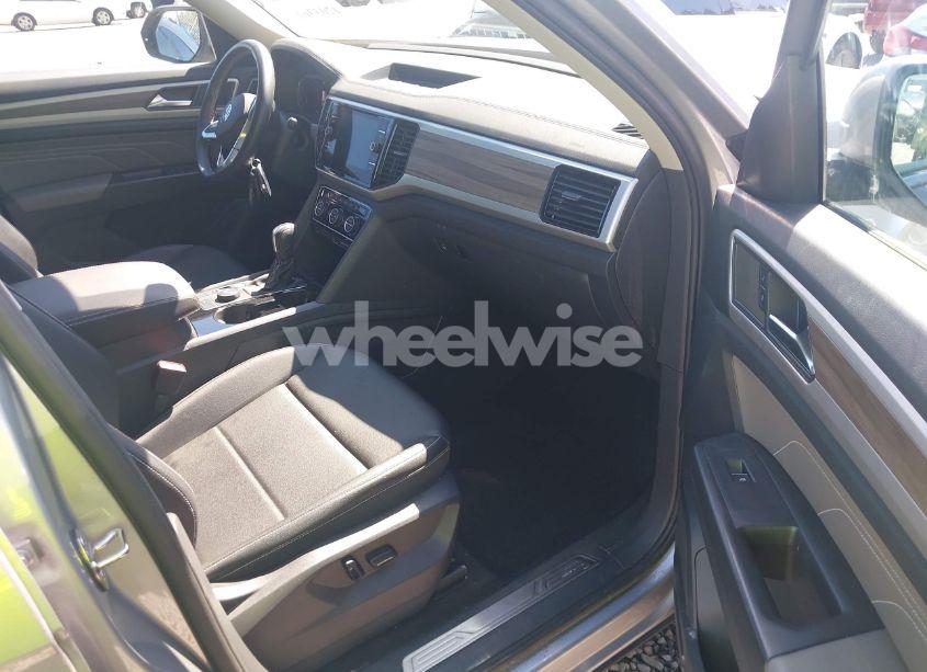 Photo 5 of 2023 Volkswagen Atlas 3.6L V6 SEL (VIN 1V2BR2CA9PC534703)