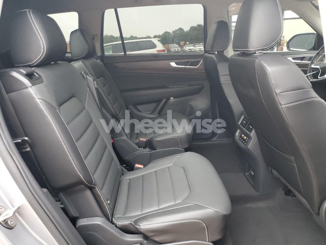 Photo 11 of 2024 VOLKSWAGEN ATLAS SEL (VIN 1V2BR2CAXRC517718)