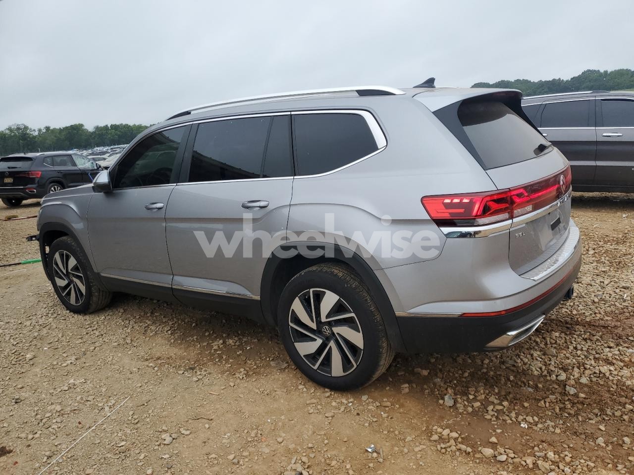 Photo 2 of 2024 VOLKSWAGEN ATLAS SEL (VIN 1V2BR2CAXRC517718)