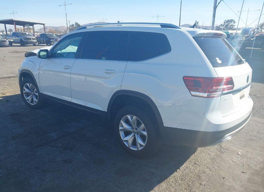 Photo 3 of 2018 Volkswagen Atlas 2.0T SE (VIN 1V2CP2CA7JC596828)