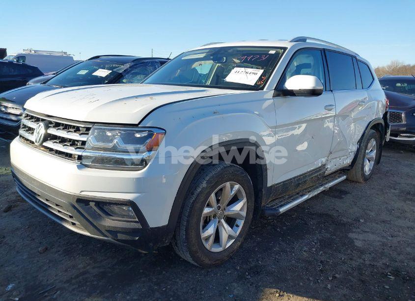 Photo 2 of 2018 Volkswagen Atlas 2.0T SE (VIN 1V2CP2CA7JC599731)