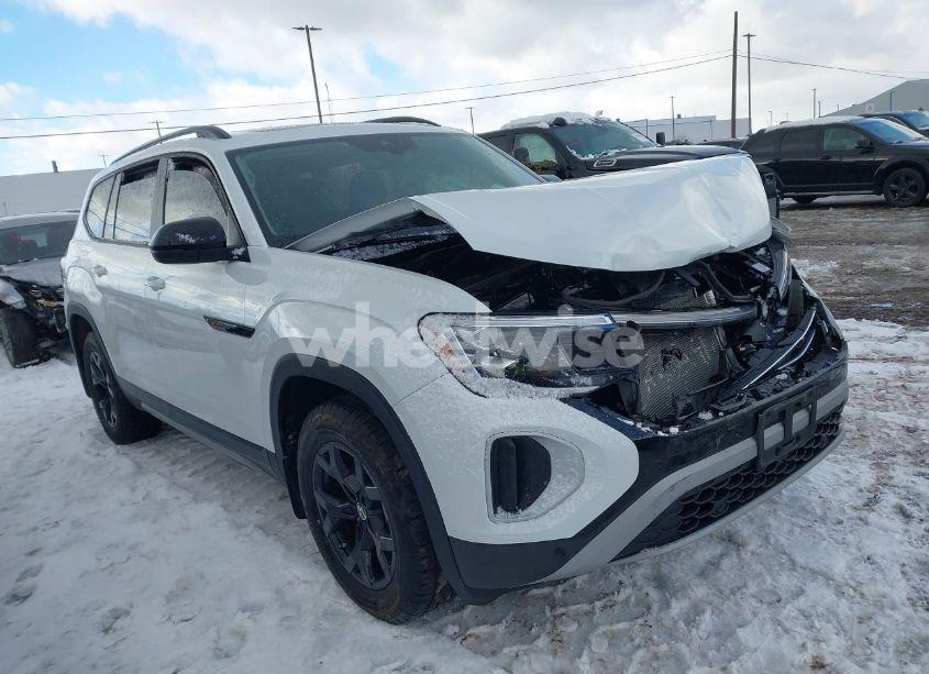 2024 Volkswagen Atlas 2.0T PEAK EDITION SE W/TECHNOLOGY (VIN 1V2CR2CA1RC575639) main photo