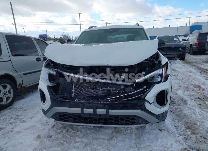 Photo 12 of 2024 Volkswagen Atlas 2.0T PEAK EDITION SE W/TECHNOLOGY (VIN 1V2CR2CA1RC575639)