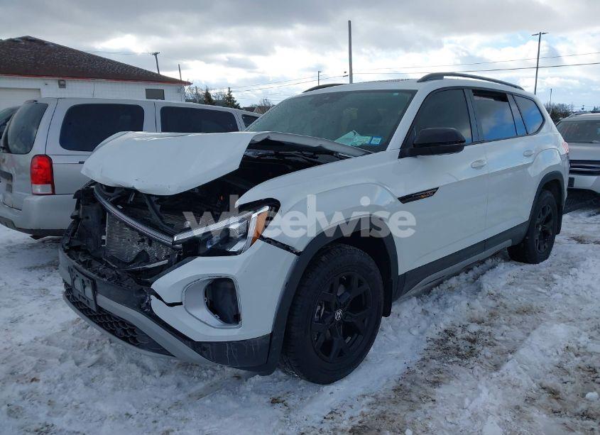 Photo 2 of 2024 Volkswagen Atlas 2.0T PEAK EDITION SE W/TECHNOLOGY (VIN 1V2CR2CA1RC575639)