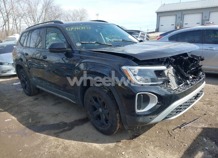 2024 Volkswagen Atlas 2.0T PEAK EDITION SE W/TECHNOLOGY (VIN 1V2CR2CA1RC579660) main photo