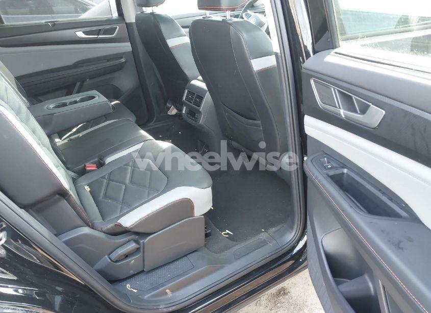 Photo 8 of 2024 Volkswagen Atlas 2.0T PEAK EDITION SE W/TECHNOLOGY (VIN 1V2CR2CA1RC579660)