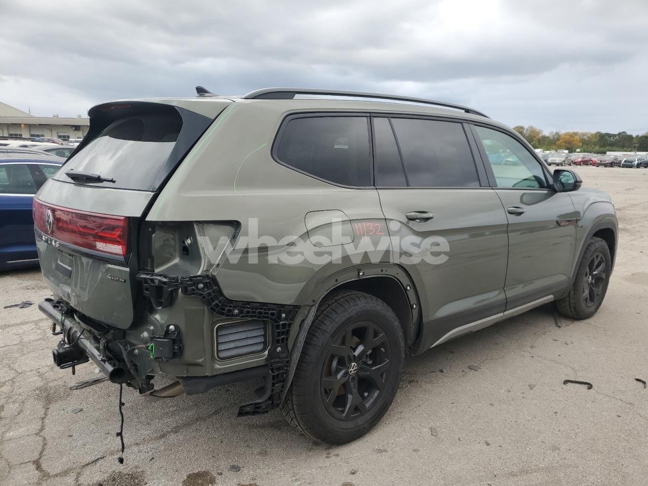 Photo 3 of 2025 VOLKSWAGEN ATLAS PEAK EDITION SE (VIN 1V2CR2CA2SC532188)