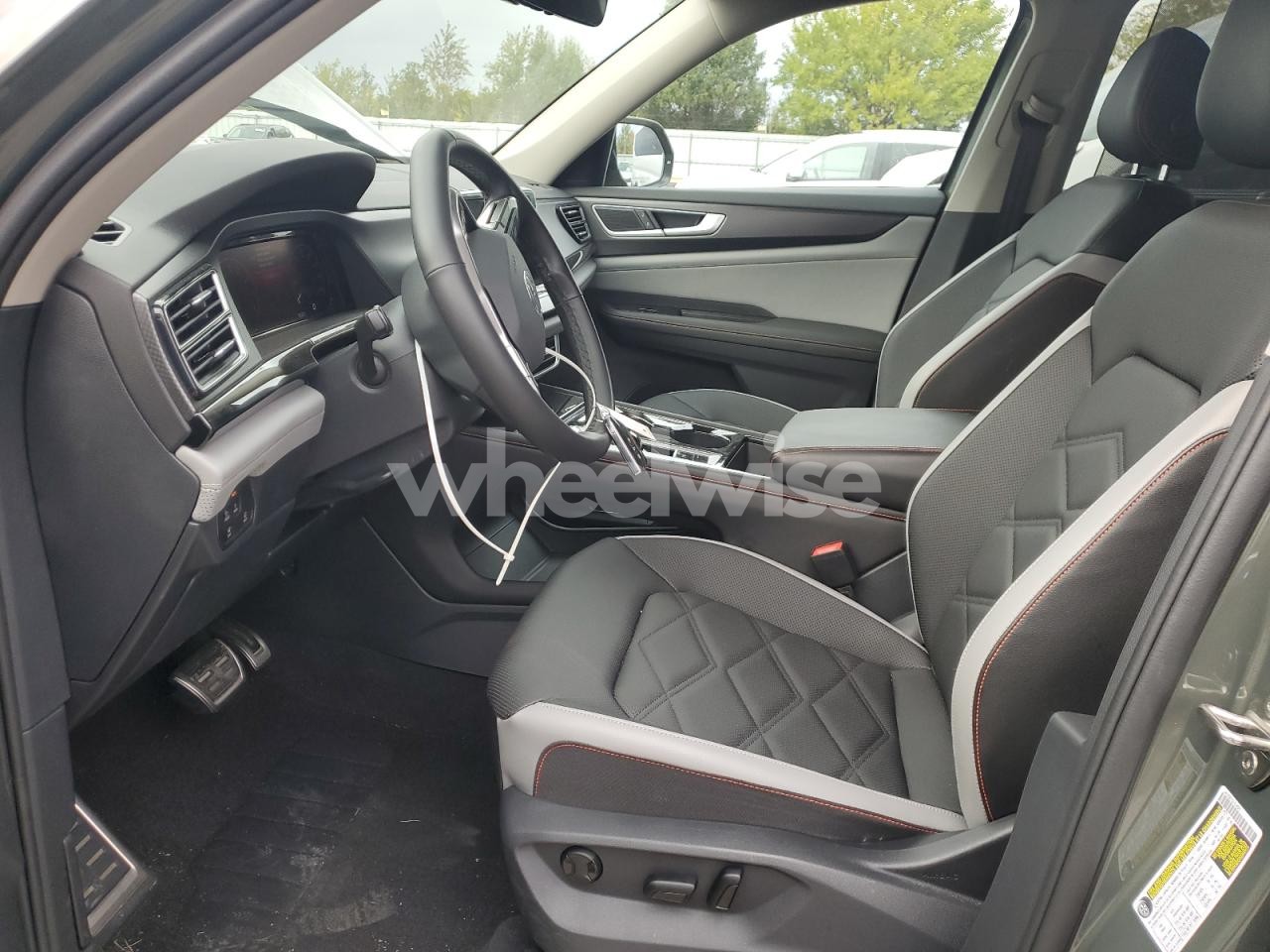 Photo 7 of 2025 VOLKSWAGEN ATLAS PEAK EDITION SE (VIN 1V2CR2CA2SC532188)