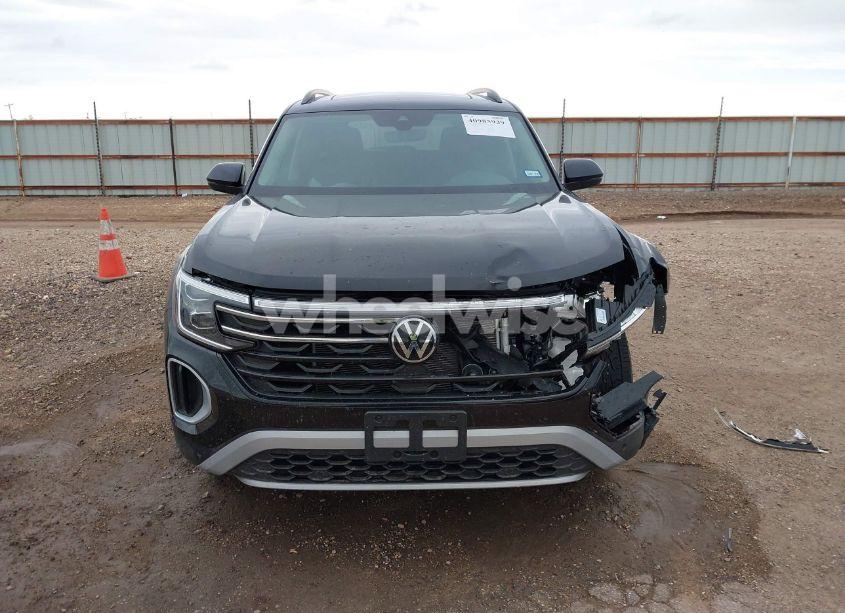 Photo 13 of 2024 Volkswagen Atlas 2.0T PEAK EDITION SE W/TECHNOLOGY (VIN 1V2CR2CA3RC585153)