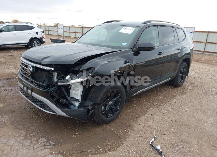 Photo 2 of 2024 Volkswagen Atlas 2.0T PEAK EDITION SE W/TECHNOLOGY (VIN 1V2CR2CA3RC585153)