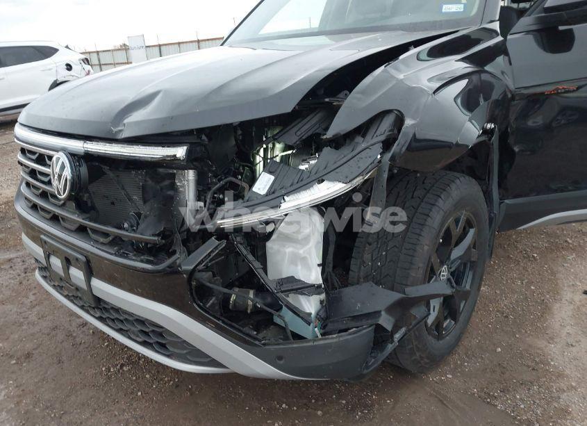 Photo 6 of 2024 Volkswagen Atlas 2.0T PEAK EDITION SE W/TECHNOLOGY (VIN 1V2CR2CA3RC585153)