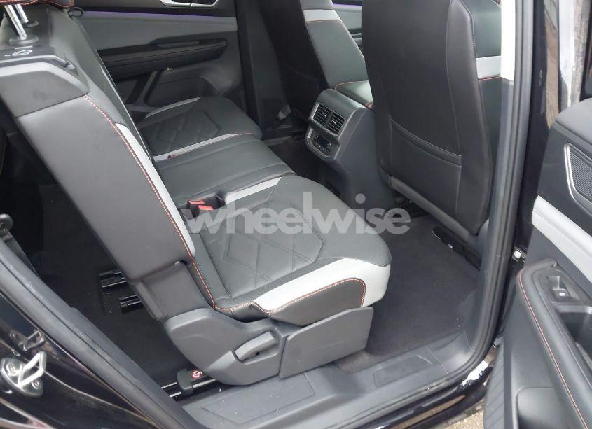 Photo 8 of 2024 Volkswagen Atlas 2.0T PEAK EDITION SE W/TECHNOLOGY (VIN 1V2CR2CA3RC585153)