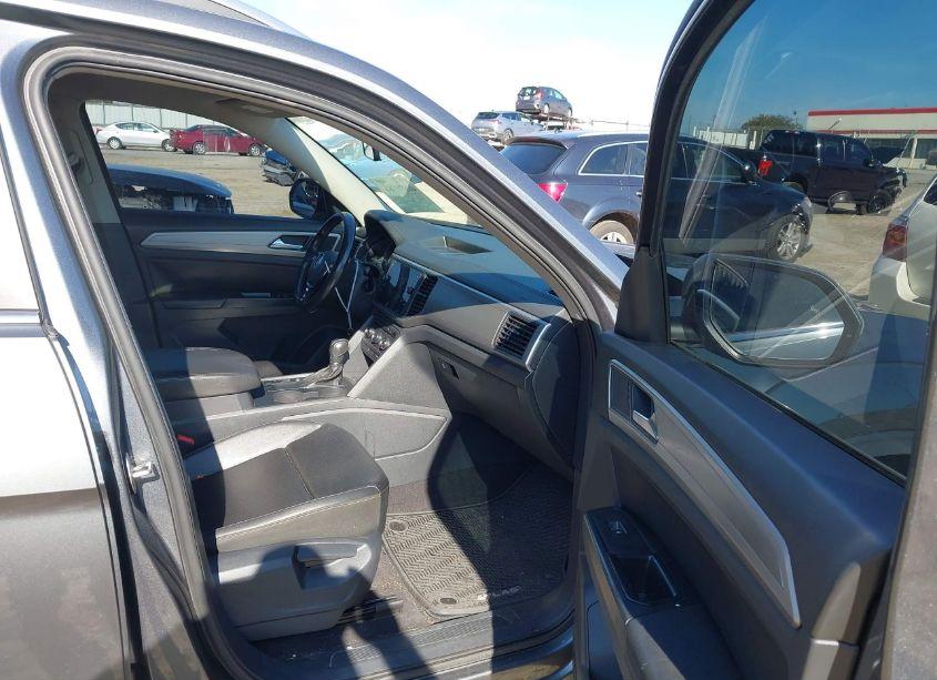 Photo 5 of 2018 Volkswagen Atlas 3.6L V6 SE (VIN 1V2CR2CA6JC515778)