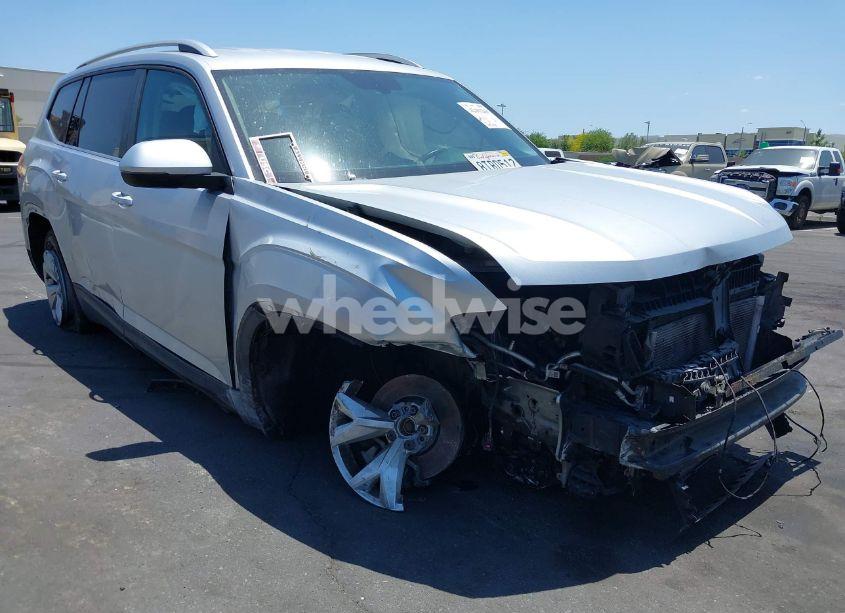 2018 Volkswagen Atlas 3.6L V6 SE (VIN 1V2CR2CA6JC570554) main photo