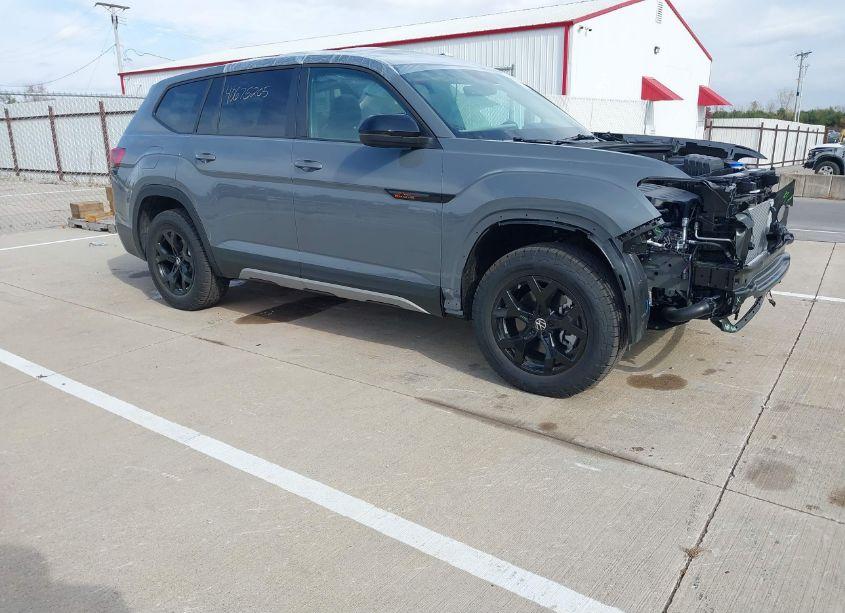 2024 Volkswagen Atlas 2.0T PEAK EDITION SE W/TECHNOLOGY (VIN 1V2CR2CA6RC589553) main photo