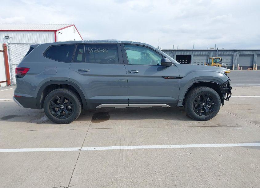 Photo 14 of 2024 Volkswagen Atlas 2.0T PEAK EDITION SE W/TECHNOLOGY (VIN 1V2CR2CA6RC589553)