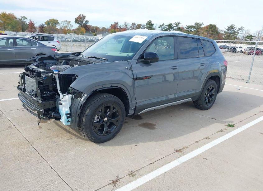 Photo 2 of 2024 Volkswagen Atlas 2.0T PEAK EDITION SE W/TECHNOLOGY (VIN 1V2CR2CA6RC589553)