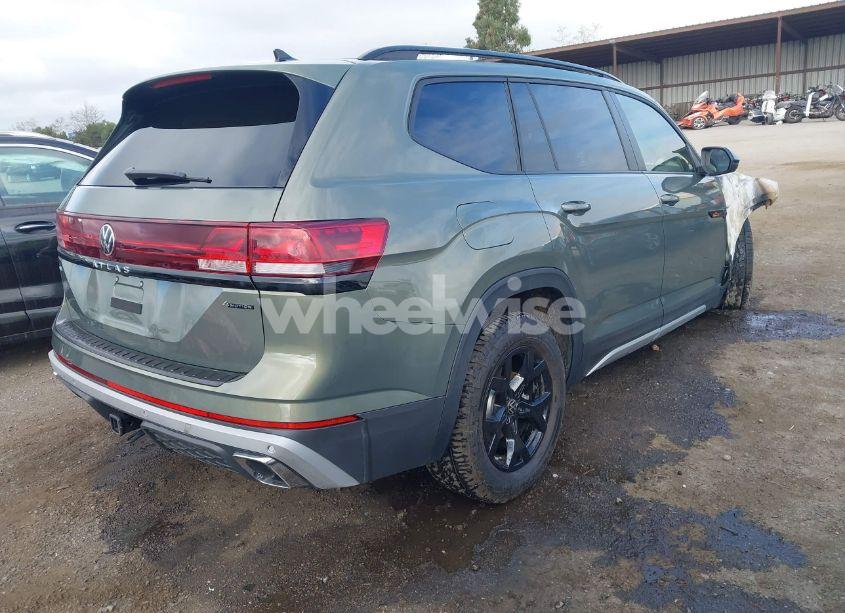 Photo 4 of 2024 Volkswagen Atlas 2.0T PEAK EDITION SE W/TECHNOLOGY (VIN 1V2CR2CA7RC573331)