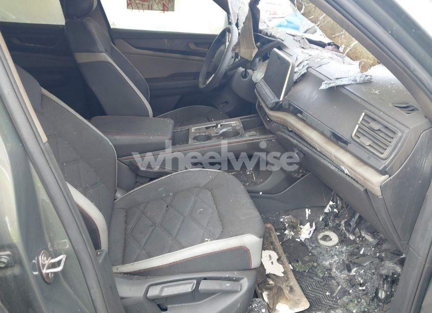 Photo 5 of 2024 Volkswagen Atlas 2.0T PEAK EDITION SE W/TECHNOLOGY (VIN 1V2CR2CA7RC573331)