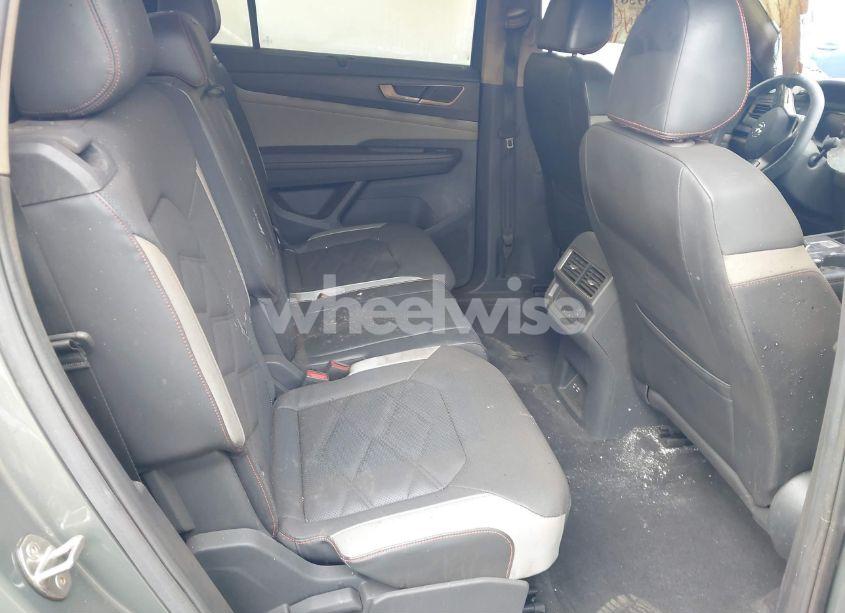 Photo 8 of 2024 Volkswagen Atlas 2.0T PEAK EDITION SE W/TECHNOLOGY (VIN 1V2CR2CA7RC573331)