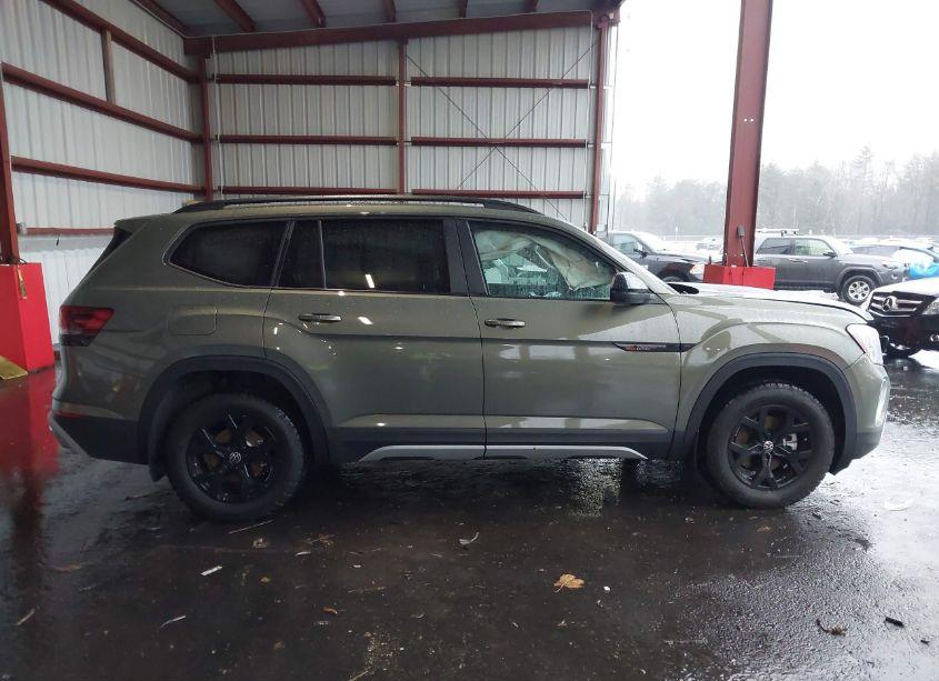 Photo 13 of 2024 Volkswagen Atlas 2.0T PEAK EDITION SE W/TECHNOLOGY (VIN 1V2CR2CA7RC586547)