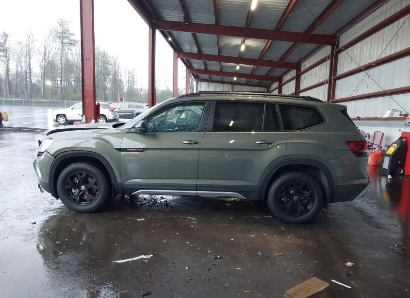 Photo 14 of 2024 Volkswagen Atlas 2.0T PEAK EDITION SE W/TECHNOLOGY (VIN 1V2CR2CA7RC586547)