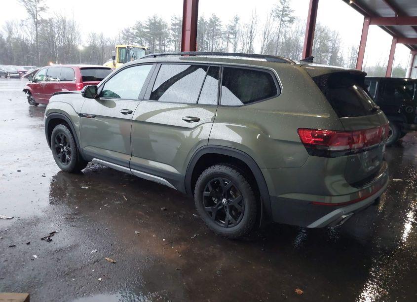 Photo 3 of 2024 Volkswagen Atlas 2.0T PEAK EDITION SE W/TECHNOLOGY (VIN 1V2CR2CA7RC586547)
