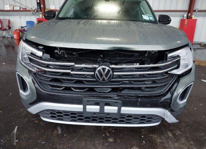 Photo 6 of 2024 Volkswagen Atlas 2.0T PEAK EDITION SE W/TECHNOLOGY (VIN 1V2CR2CA7RC586547)
