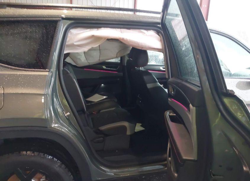 Photo 8 of 2024 Volkswagen Atlas 2.0T PEAK EDITION SE W/TECHNOLOGY (VIN 1V2CR2CA7RC586547)