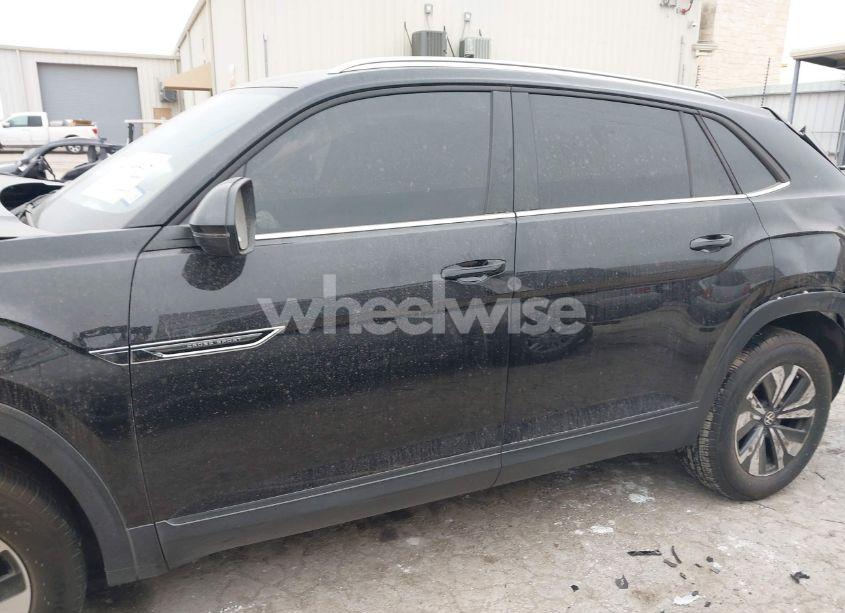 Photo 15 of 2024 Volkswagen Atlas CROSS SPORT 2.0T SE (VIN 1V2DE2CA5RC222501)